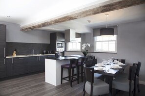 One Bedroom Super-Luxe (Sleeps 5) | Private kitchen | Electric kettle - Epic Apart Hotel - Duke Street (Liverpool)