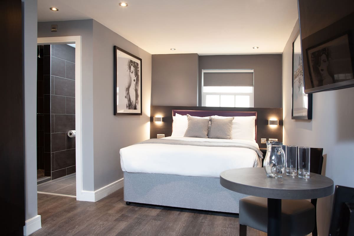 1 habitación, sábanas de algodón egipcio y decoración personalizada