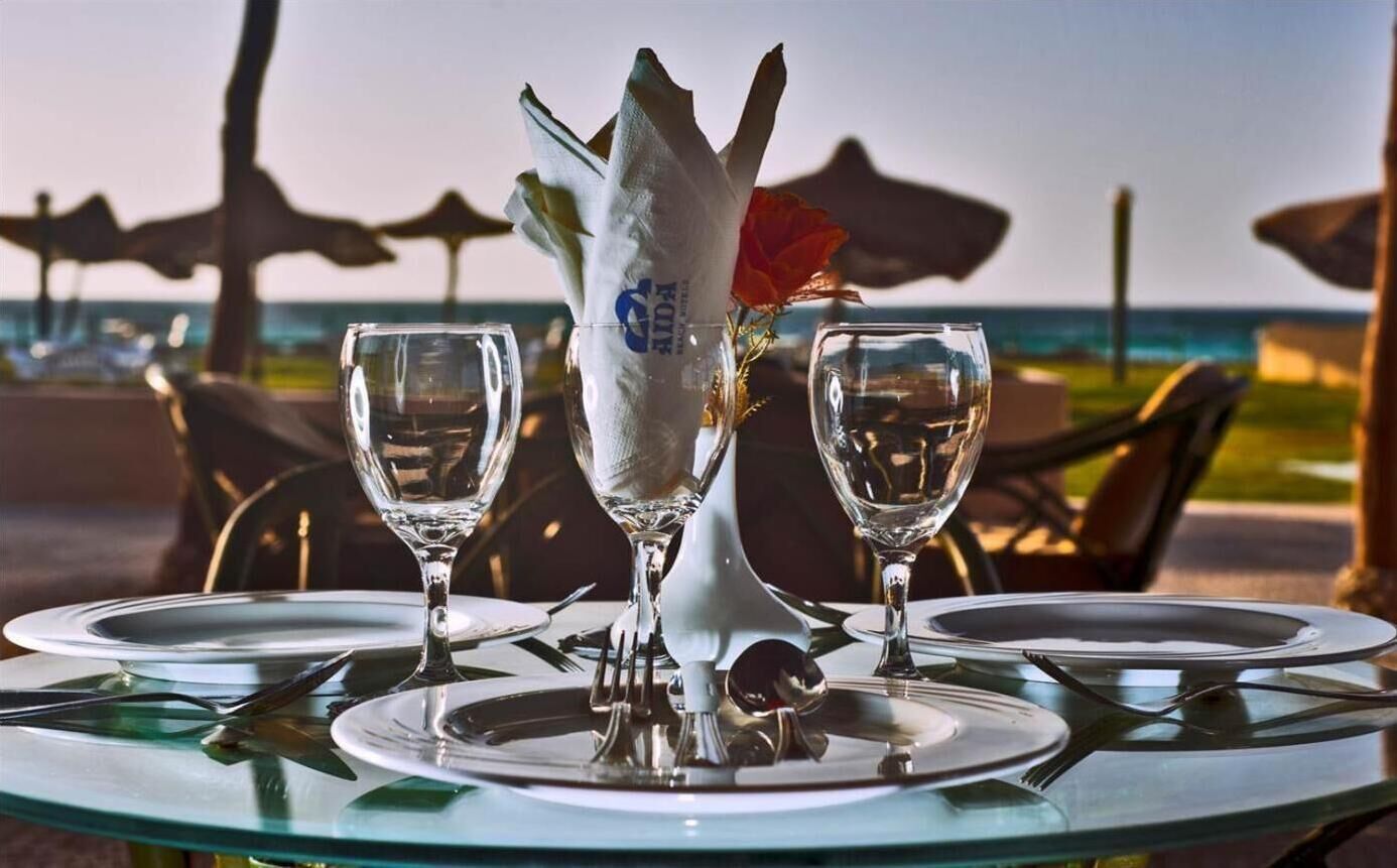 Breakfast, lunch and dinner served