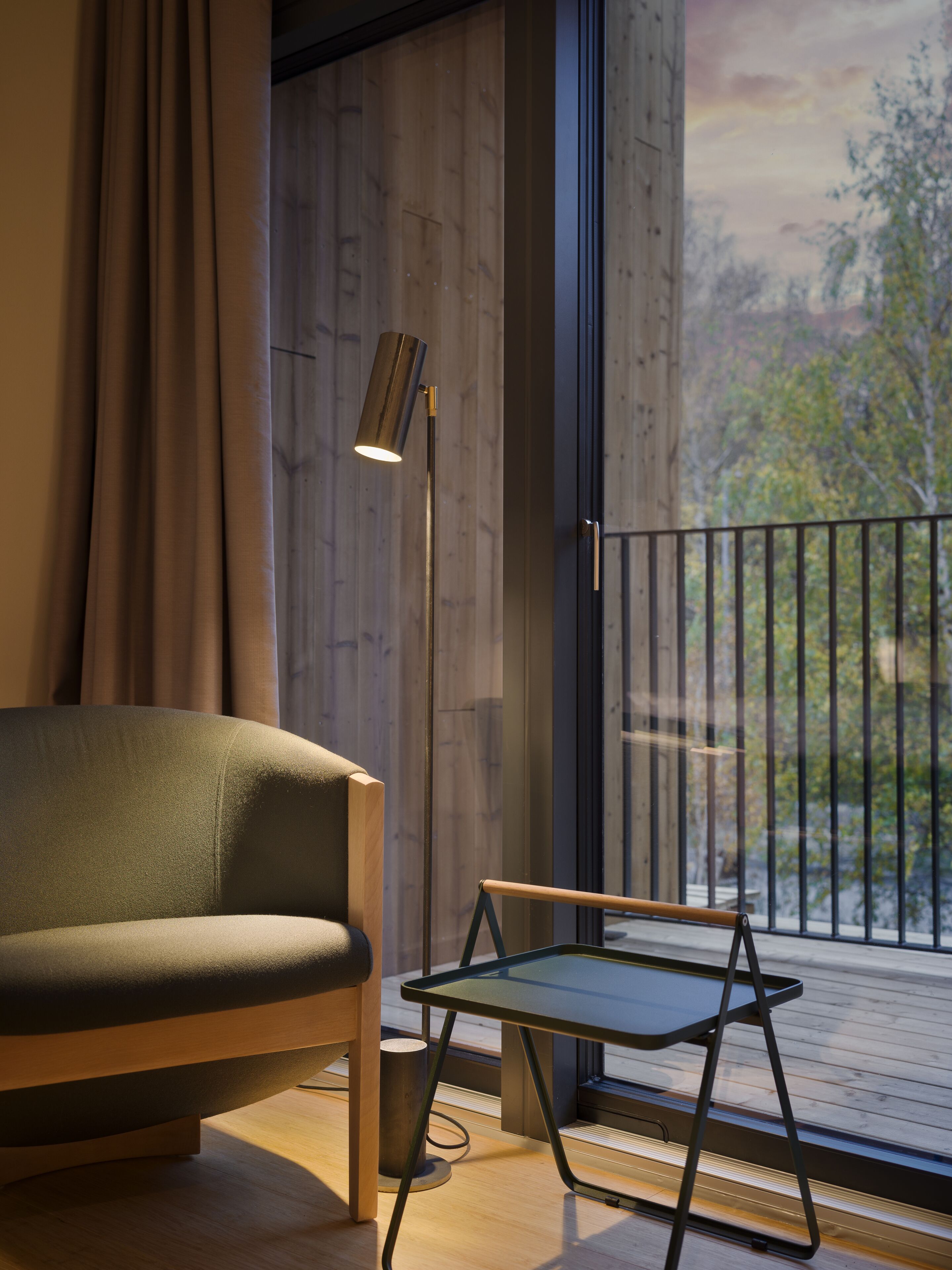 1 bedroom, hypo-allergenic bedding, desk, iron/ironing board