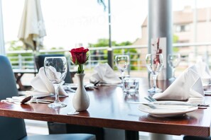 Daily continental breakfast for a fee - Sure Hotel by Best Western Aberdeen (Aberdeen)