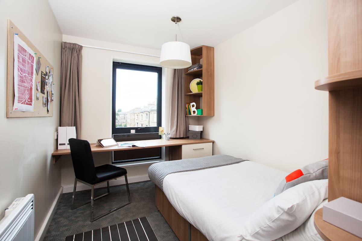 Basic Double Room, 1 Large Single Bed, Non Smoking, Shared Bathroom