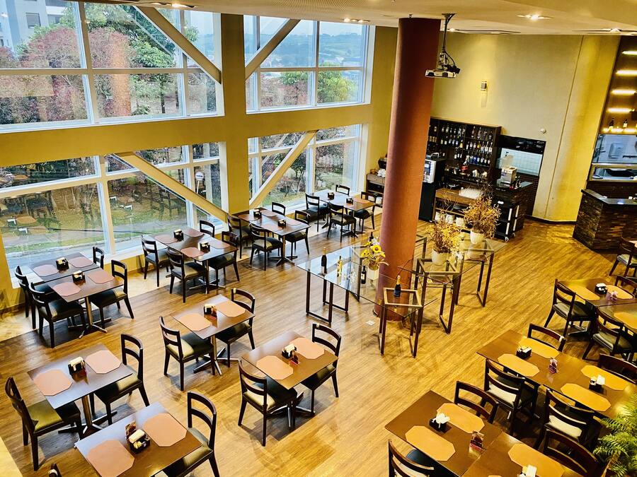 Breakfast, lunch, dinner served; international cuisine