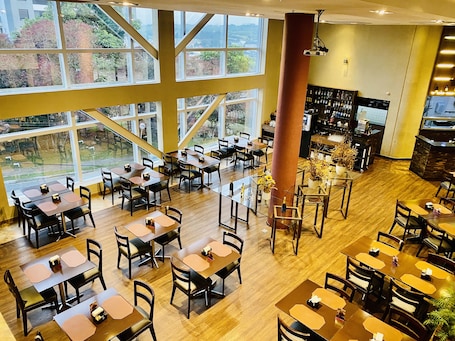 Breakfast, lunch, dinner served; international cuisine