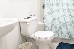 Free toiletries, hair dryer, towels - Le Grand Kent Motel (Chatham-Kent)
