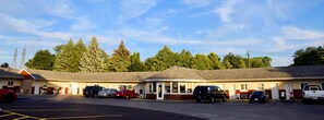 Exterior - Le Grand Kent Motel (Chatham-Kent)