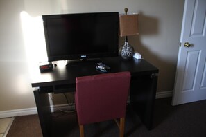 Desk, iron/ironing board, free WiFi - Le Grand Kent Motel (Chatham-Kent)