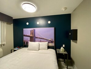 Premium bedding, pillow-top beds, in-room safe, individually decorated - Rodeway Inn Near JFK Airport (Jamaica)