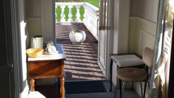 Family Room, Balcony | Individually decorated, individually furnished, soundproofing