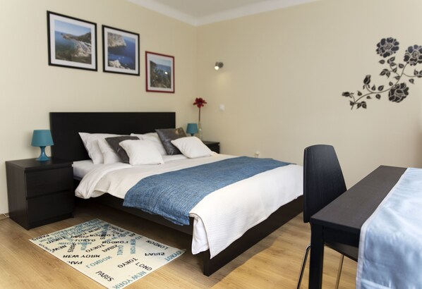 Comfort Studio, Kitchen | Premium bedding, desk, iron/ironing board, free cots/infant beds