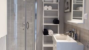 Luxury Apartment, 2 Bedrooms, Kitchen | Bathroom