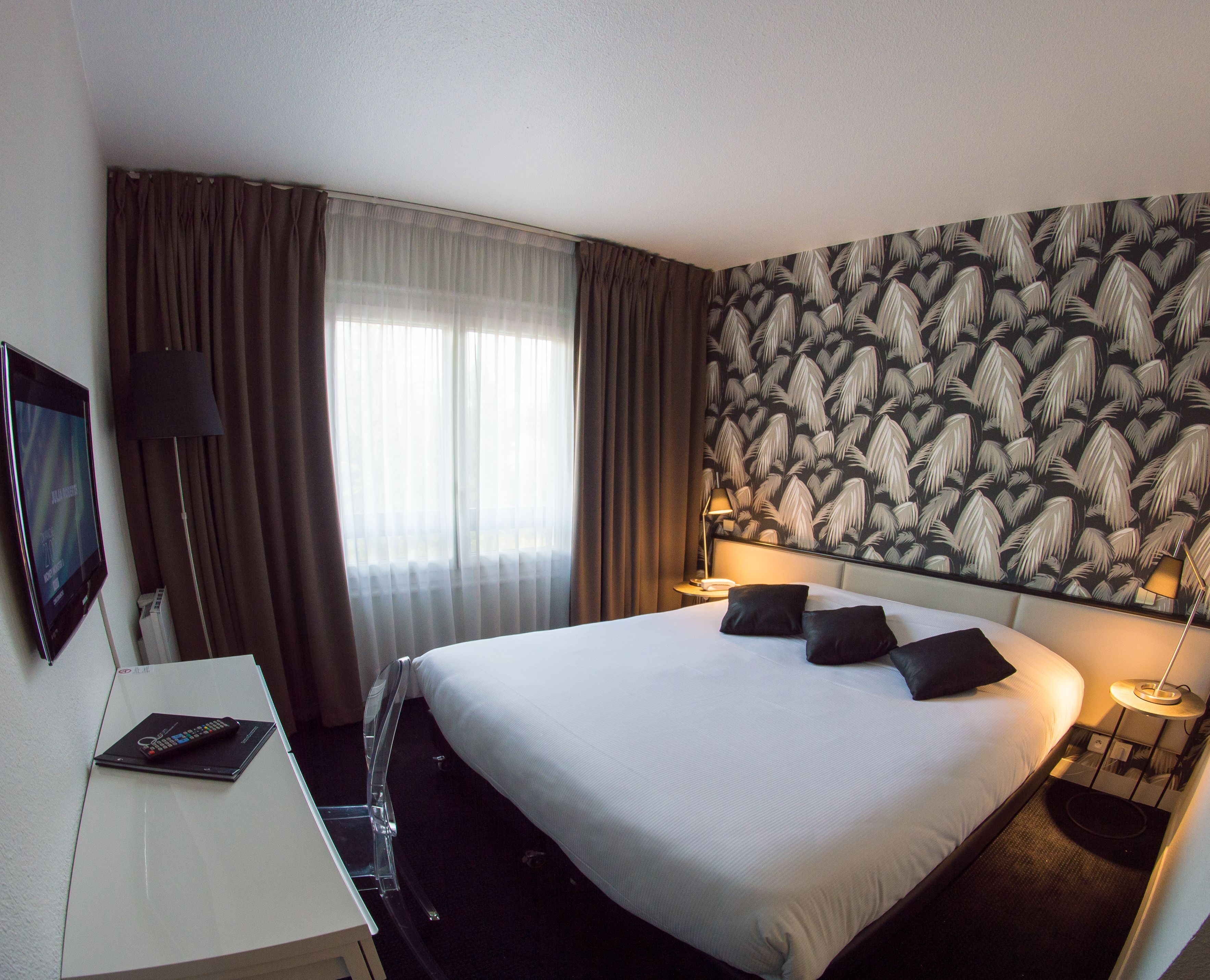 double room | in-room safe, soundproofing, free wifi, bed sheets