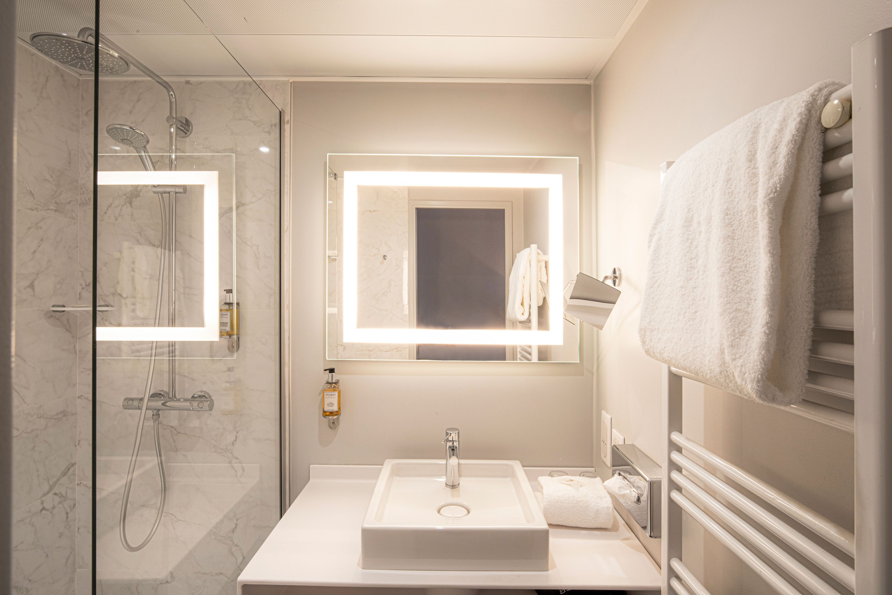 in-room safe, soundproofing, free wifi, bed sheets