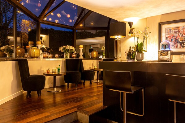 Lunch and dinner served, French cuisine - Hotel Quorum (Saint-Cloud)