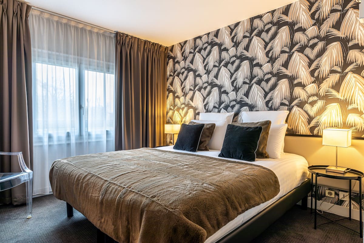 superior double room | in-room safe, soundproofing, free wifi, bed sheets