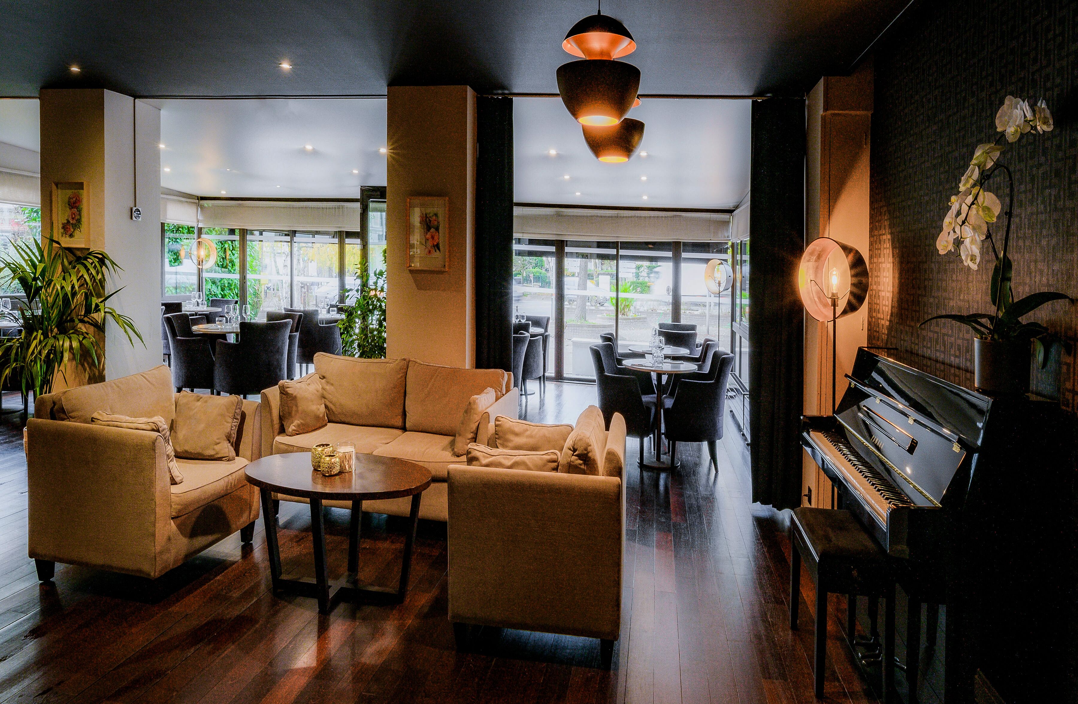 lunch and dinner served, french cuisine