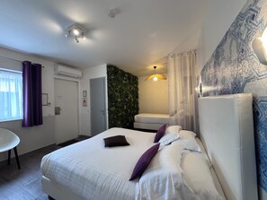 Room in the garden for 3 people | View from room - Hotel Villa Rose (Nice)