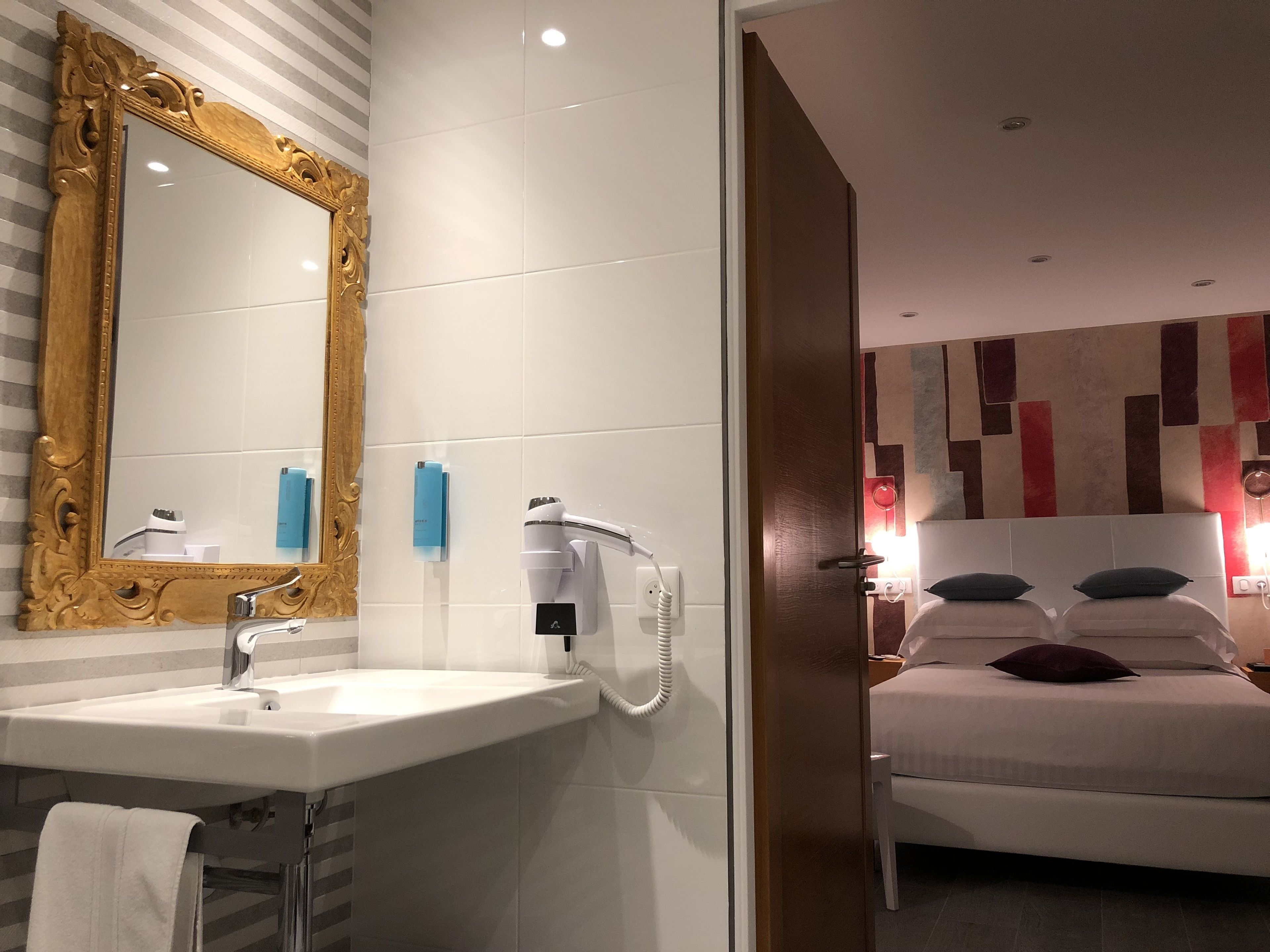 double room | bathroom | shower, free toiletries, hair dryer, towels