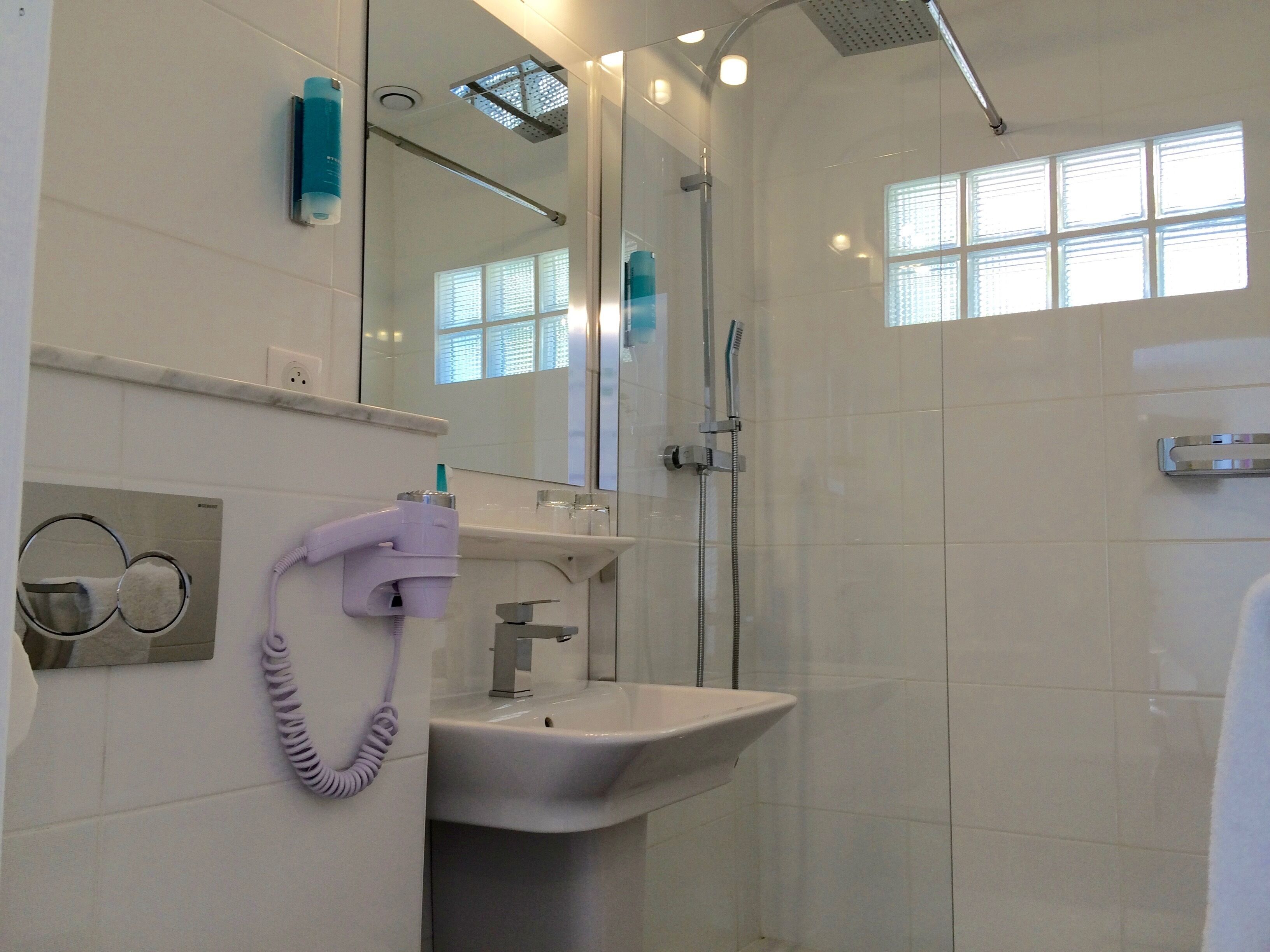 shower, free toiletries, hair dryer, towels