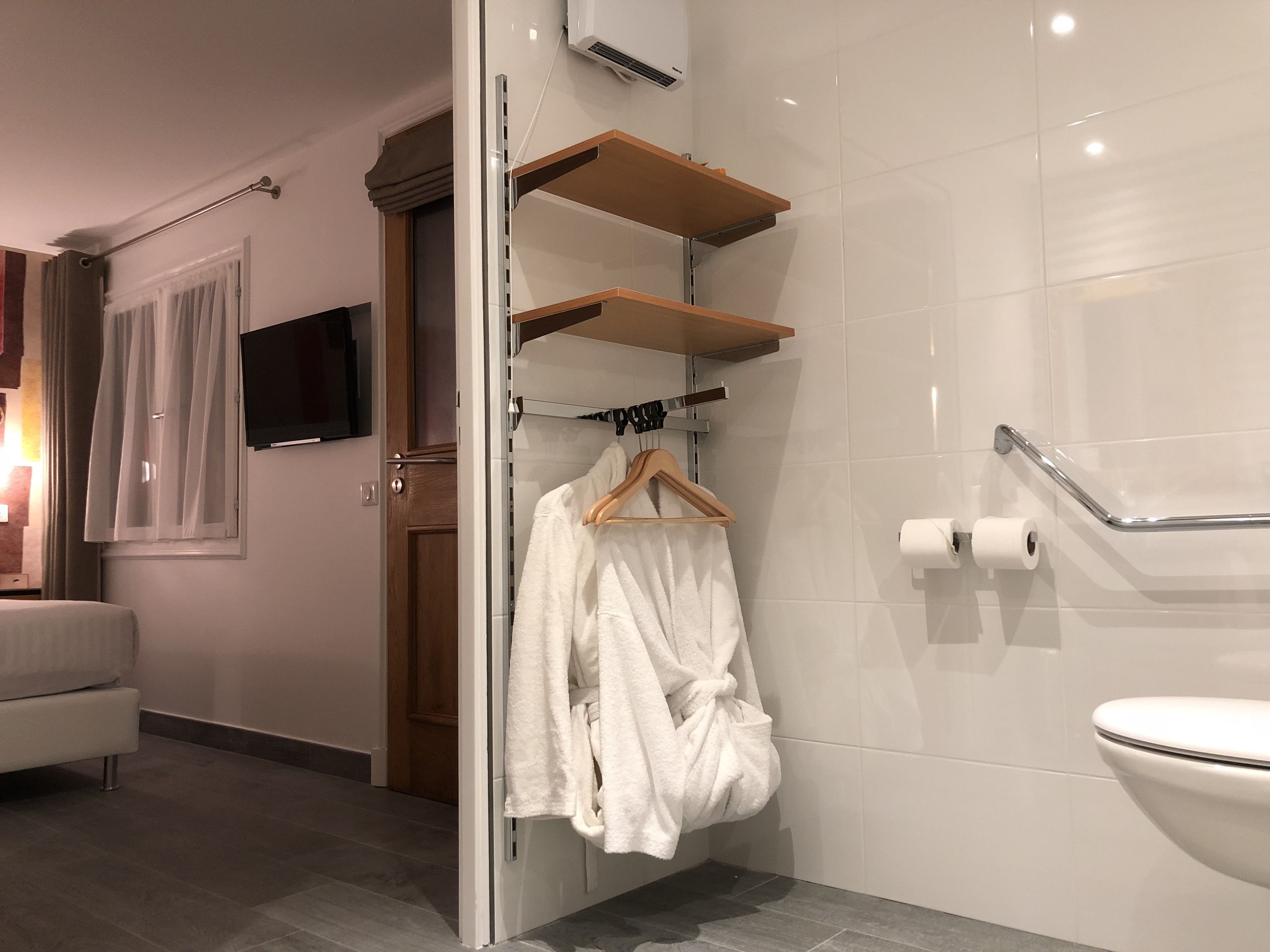 double room | bathroom | shower, free toiletries, hair dryer, towels