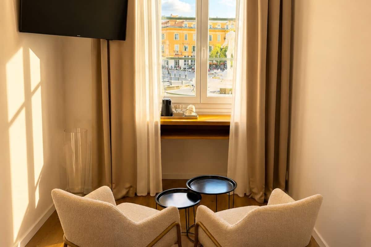 Chambre Supérieure Massena | Système d’insonorisation, fer et planche à repasser