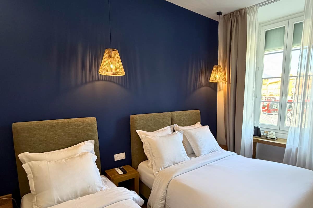 Chambre Deluxe Masséna | Chambres insonorisées, fer et planche à repasser, Wi-Fi gratuit