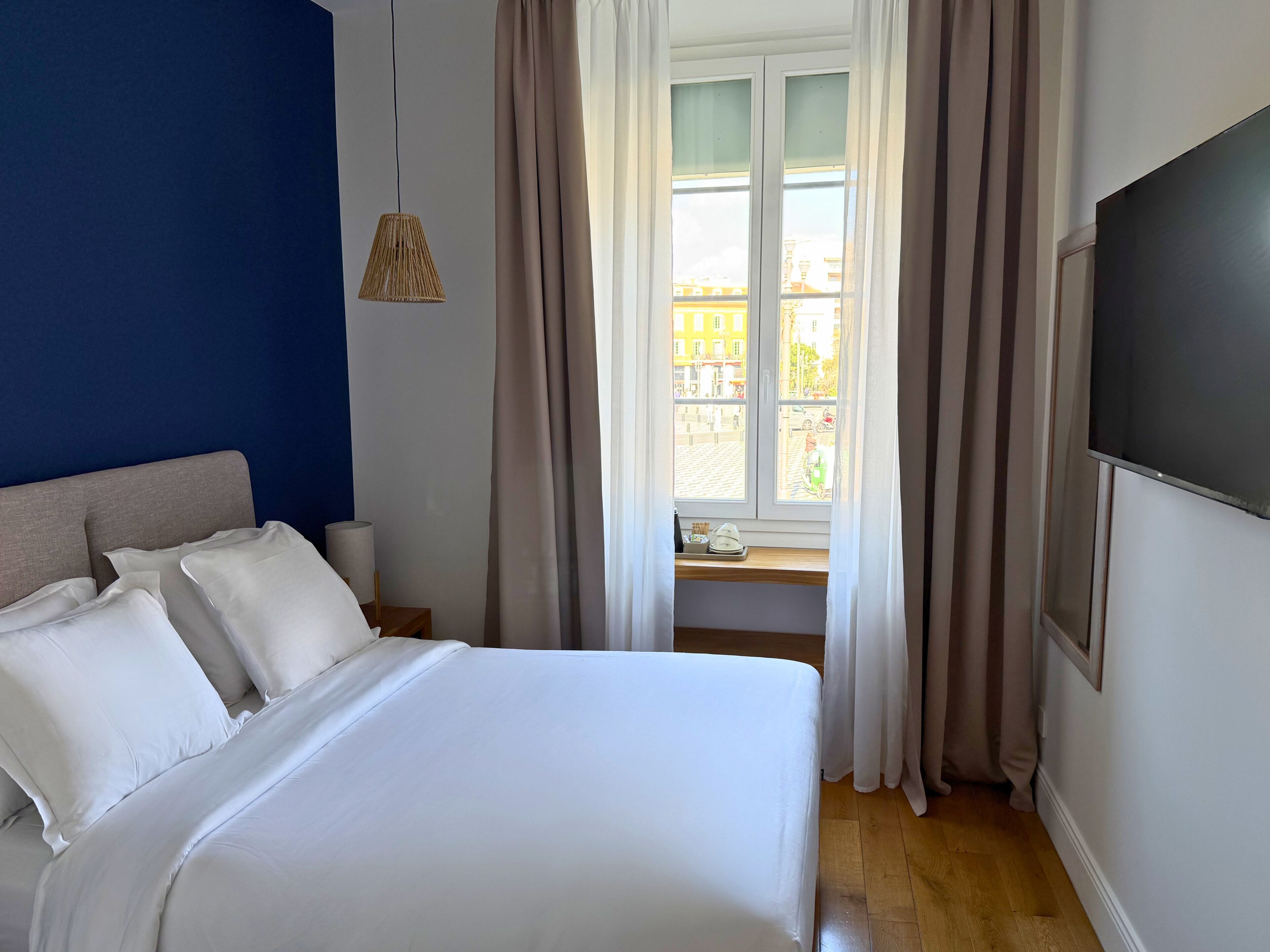 Chambre Classique Massena | Chambres insonorisées, fer et planche à repasser, Wi-Fi gratuit