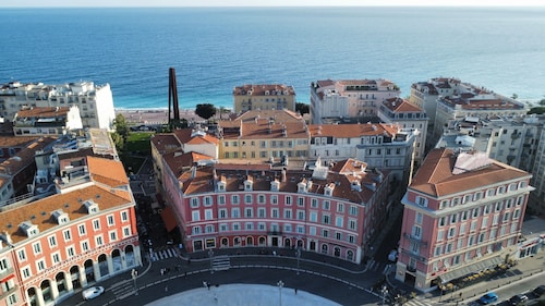 Hotel De La Mer