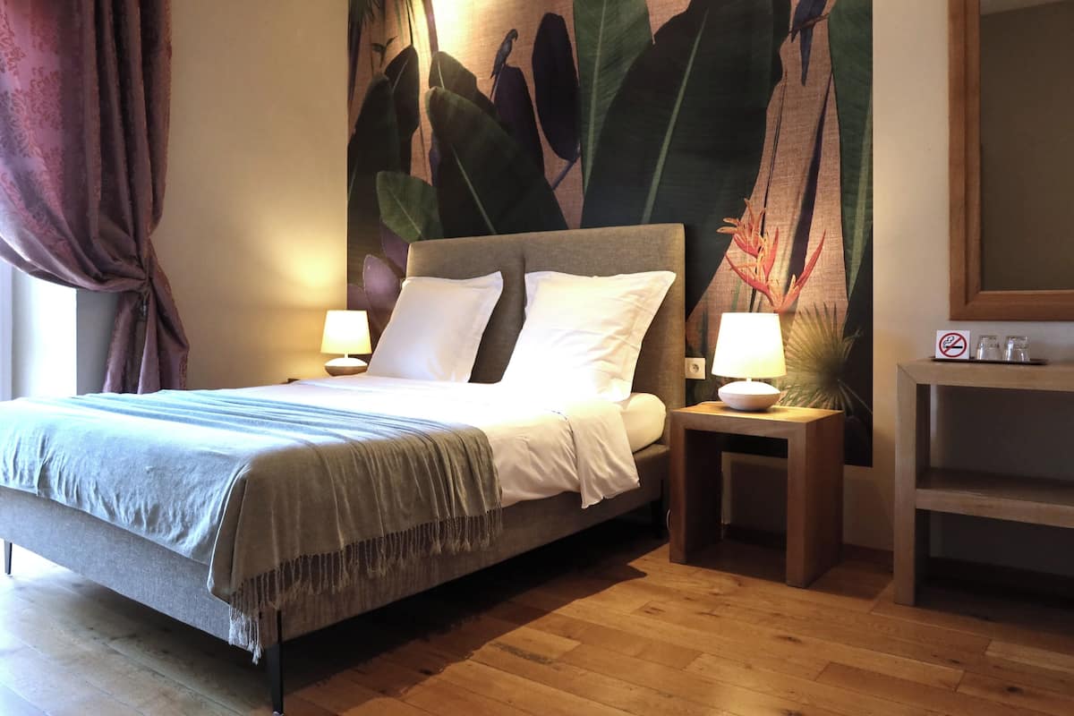 Deluxe tweepersoonskamer, balkon | Hypoallergeen beddengoed, een bureau, geluiddichte muren