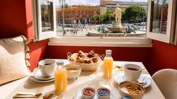 Petit déjeuner continental servi tous les jours en supplément