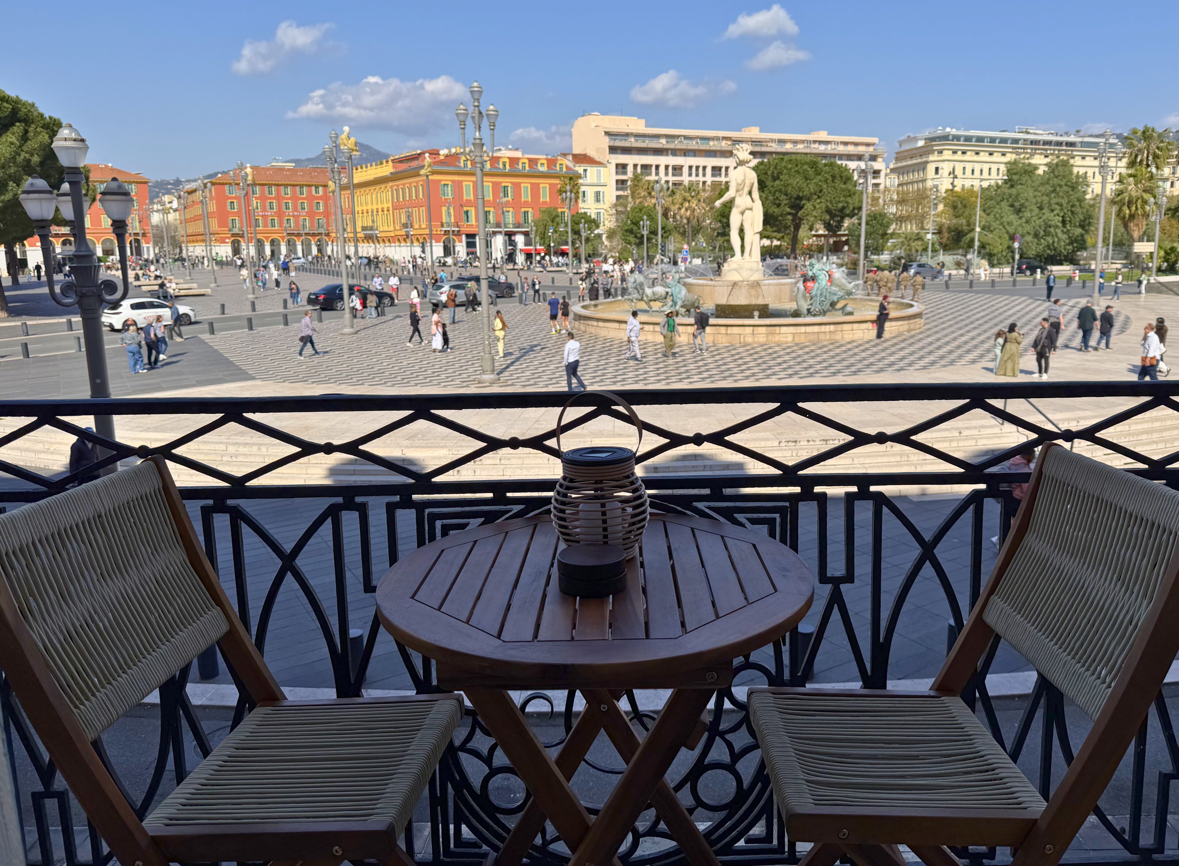 Rom – signature | Utsikt fra balkong