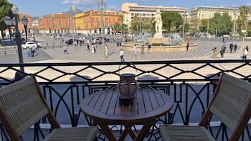 Phòng có thiết kế đặc trưng | Quang cảnh ban công