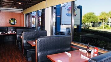 Lunch and dinner served, seafood