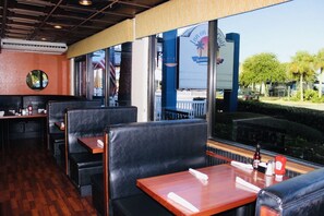 Lunsj og middag serveres, sjømat