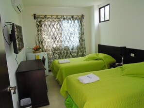 Romantic Double or Twin Room, Courtyard View | In-room safe, desk, free WiFi - HOTEL PELICAN BAY INN (Puerto Ayora)