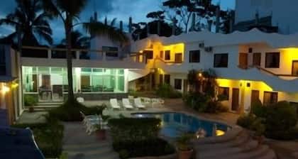 HOTEL PELICAN BAY INN