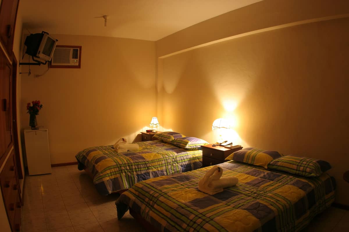 In-room safe, desk, free WiFi