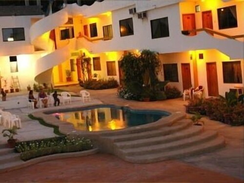 HOTEL PELICAN BAY INN