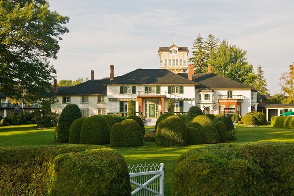 Property entrance - The Briars Resort & Spa (Georgina)