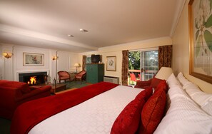 Individually furnished, blackout curtains, iron/ironing board - The Briars Resort & Spa (Georgina)