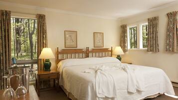 Comfort Room, 2 Double Beds, Lake View