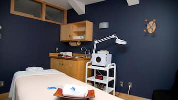 Couples treatment rooms, body treatments, hydrotherapy, aromatherapy
