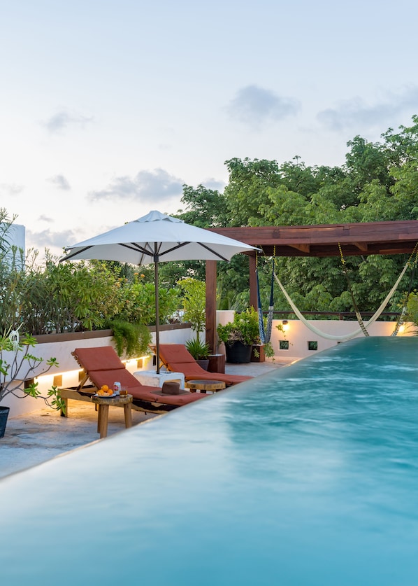 Outdoor pool, open 8:00 AM to 10:00 PM, pool loungers