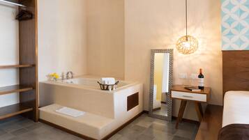 Luxury Room, 1 King Bed with Jacuzzi | Jetted tub