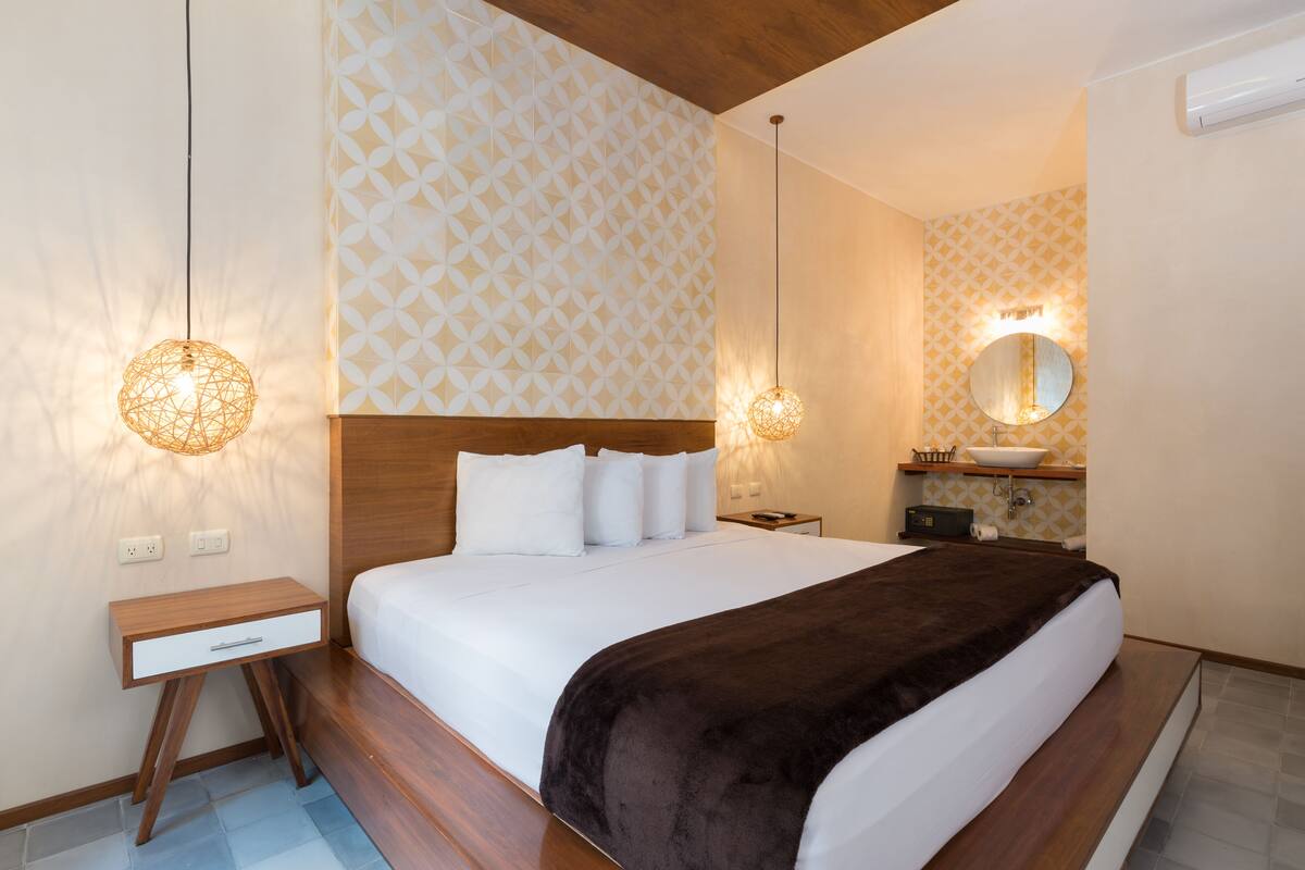 Luxe suite | Een kluis op de kamer, verduisterende gordijnen, gratis wifi