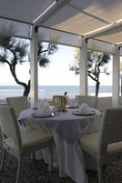 Breakfast, lunch, dinner served; Regional cuisine 