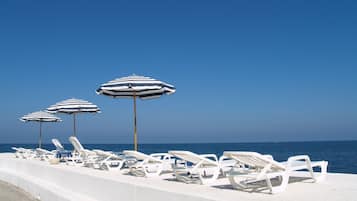 Una playa cerca