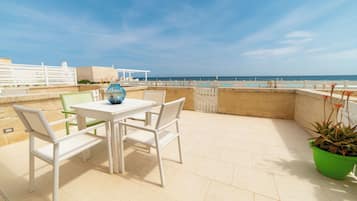 Doppel- oder Zweibettzimmer, Poolblick | Terrasse/Patio