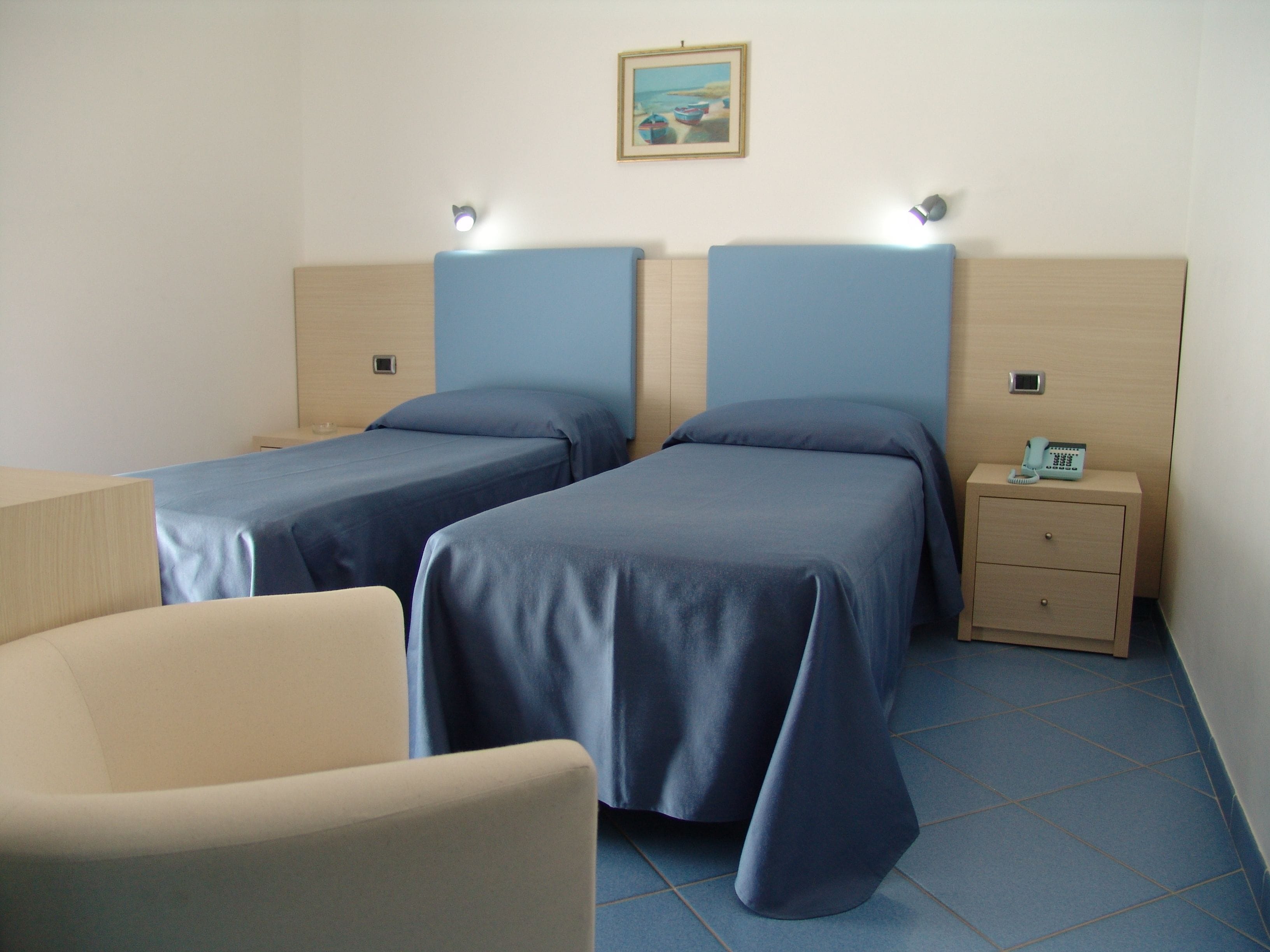 minibar, in-room safe, desk, free wifi