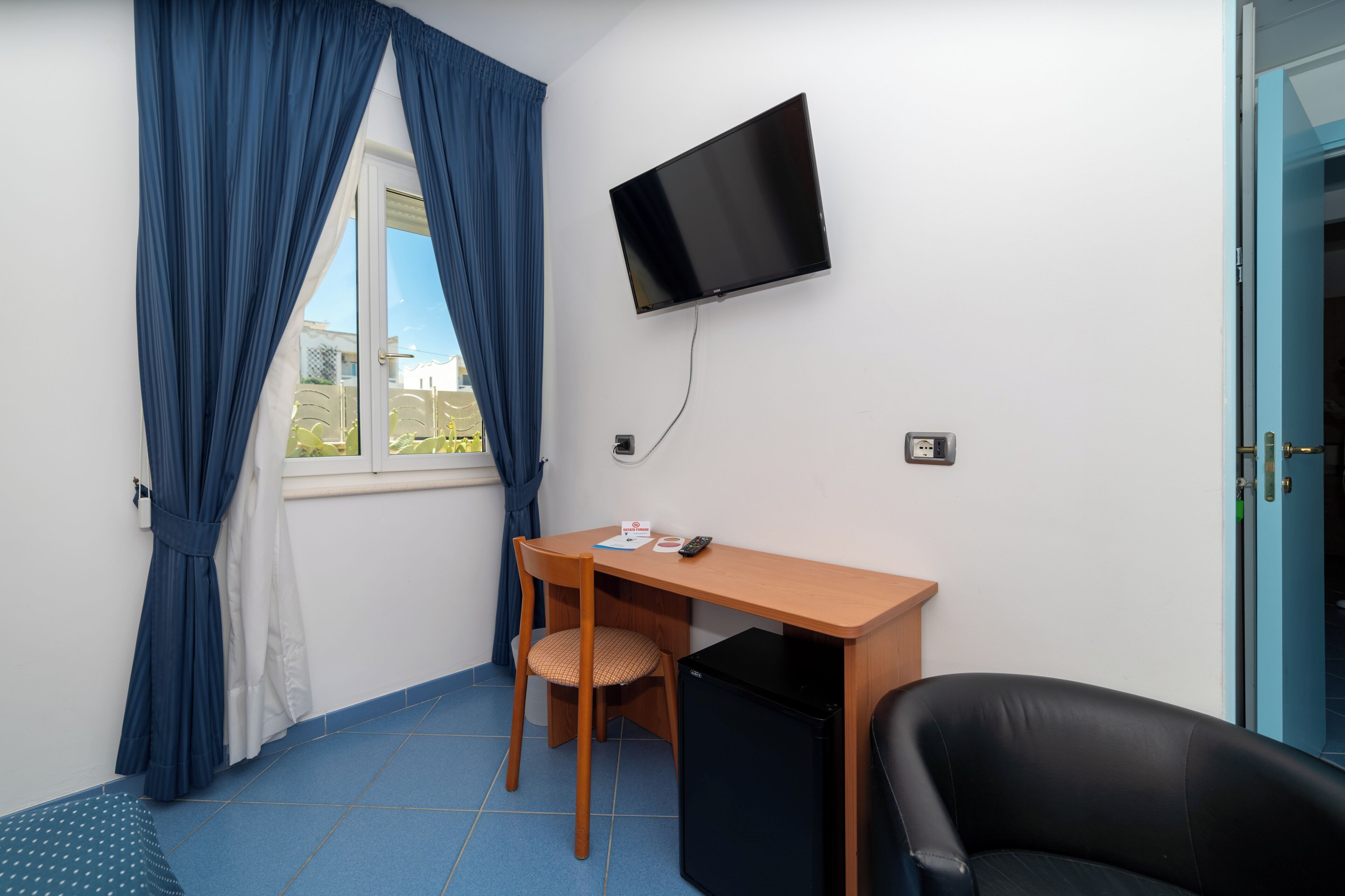 Economy Double or Twin Room | Minibar, in-room safe, desk, free WiFi